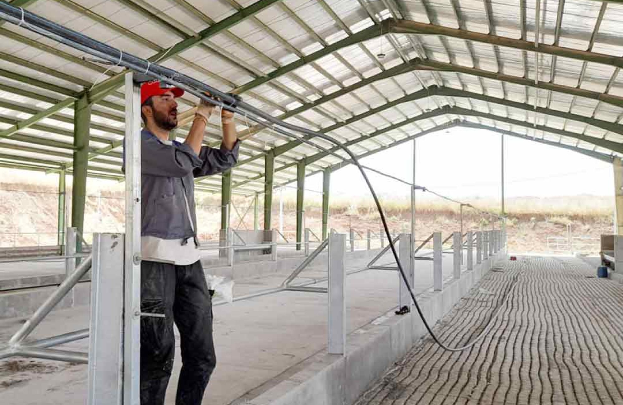 پروژه نصب سیستم خنک کننده آخور تلیسه در زایشگاه (بیمارستان ) در دامداری شرکت مالات اقلیم کردستان شهر سلیمانیه